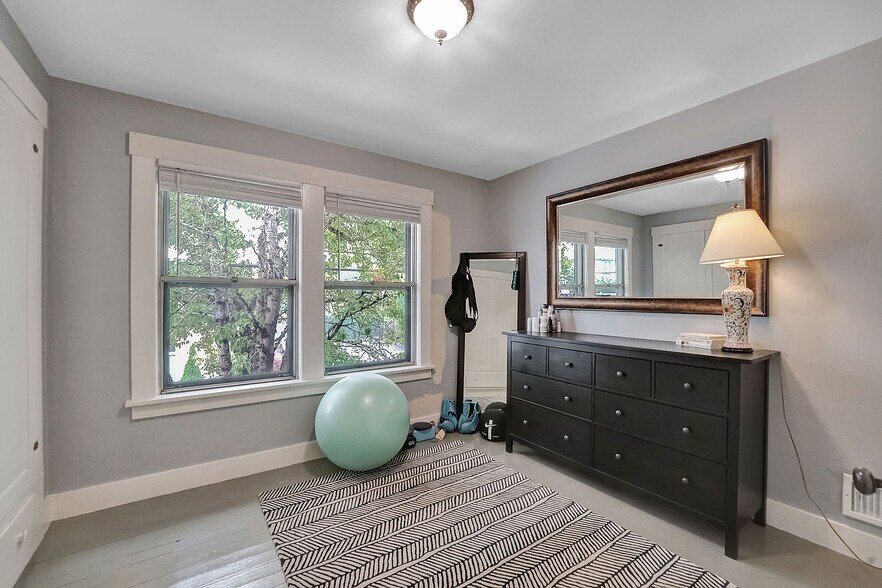 More Photos Of 8325-8337 SE 17th Ave, Portland Freestanding For Sale
