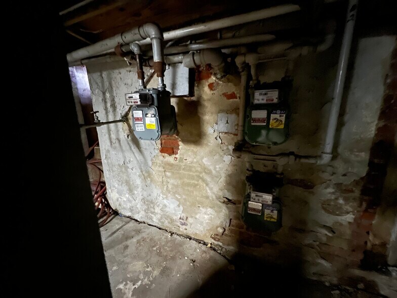 More Photos Of 839 Elizabeth Ave, Elizabeth General Retail For Sale