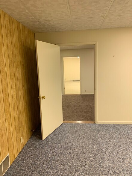 More Photos Of 817 Kilbourne St, Bellevue Medical For Lease