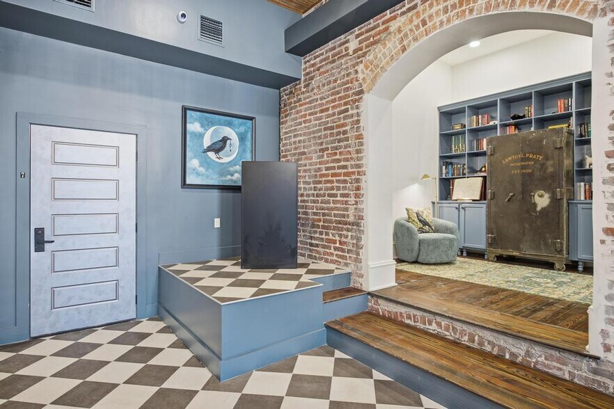 More Photos Of 525 Beaver St, Jacksonville Cemetery Mausoleum For Lease