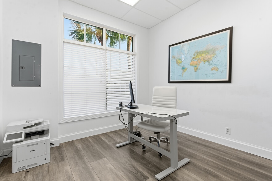 More Photos Of 3307 Northlake Blvd, Palm Beach Gardens Office For Sale