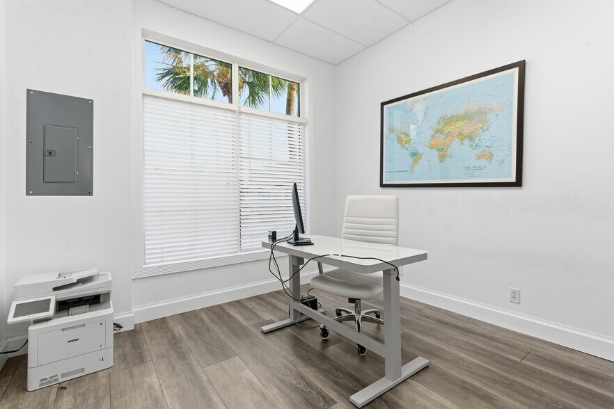 More Photos Of 3307 Northlake Blvd, Palm Beach Gardens Office For Sale