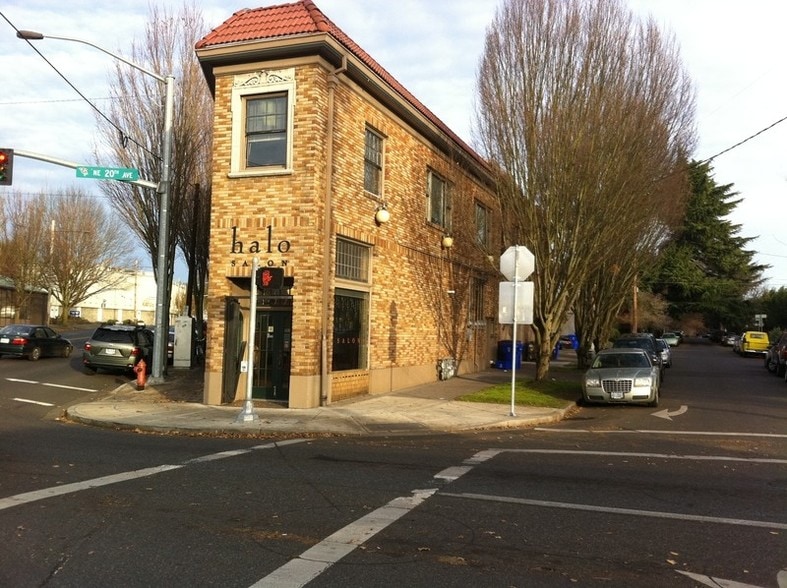 More Photos Of 2000-2018 NE Sandy Blvd, Portland Storefront Retail Office For Lease