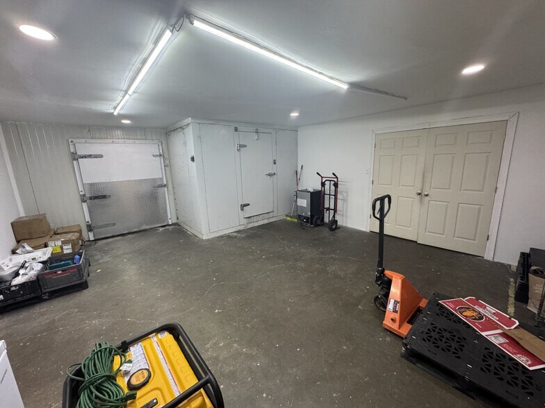 More Photos Of 3102 S Ruby Ave, Gonzales Light Distribution For Sale