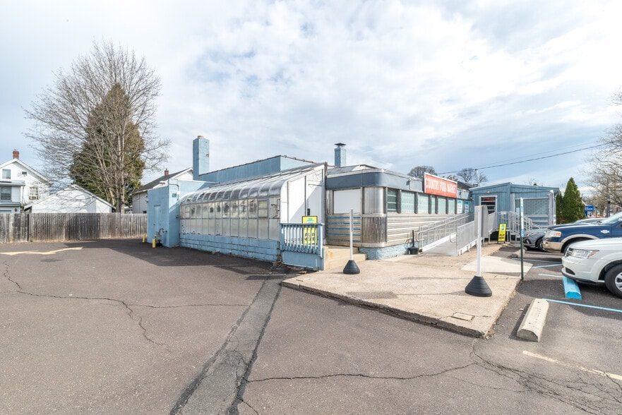 More Photos Of 203 W State St, Doylestown General Retail For Sale