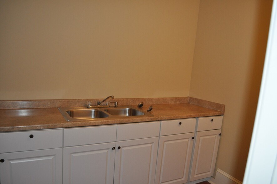 More Photos Of 4330 S Lee St, Buford Medical For Lease