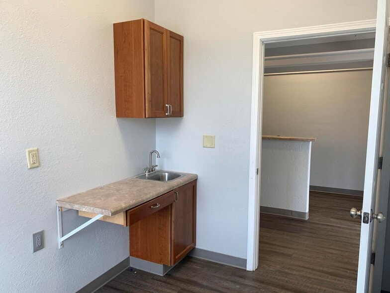 More Photos Of 2347-2359 Silvernail Rd, Pewaukee Restaurant For Lease