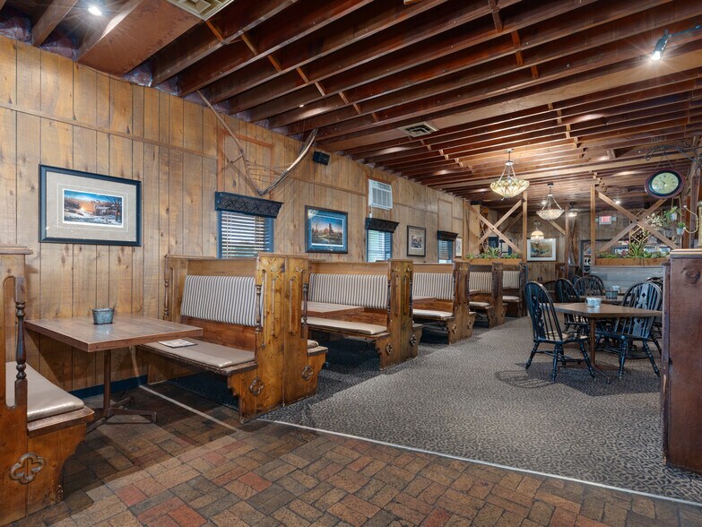 More Photos Of 2973 N Il Route 71, Ottawa Restaurant For Sale