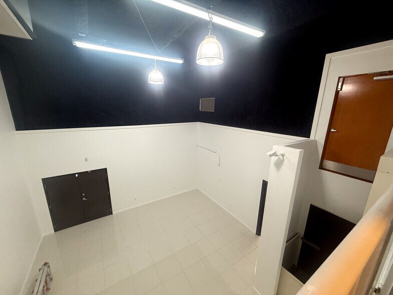 More Photos Of 3030-3050 NW 82nd Ave, Miami Showroom For Lease