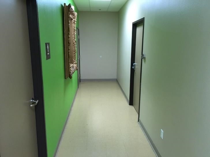 More Photos Of 201 Executive Way, DeSoto Showroom For Lease