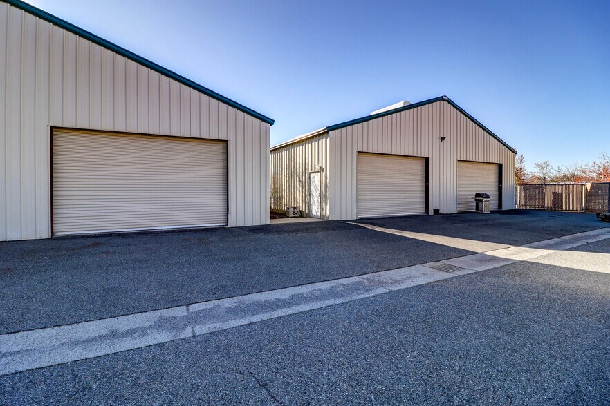 More Photos Of 3075 Crossroads Dr, Redding Light Distribution For Sale