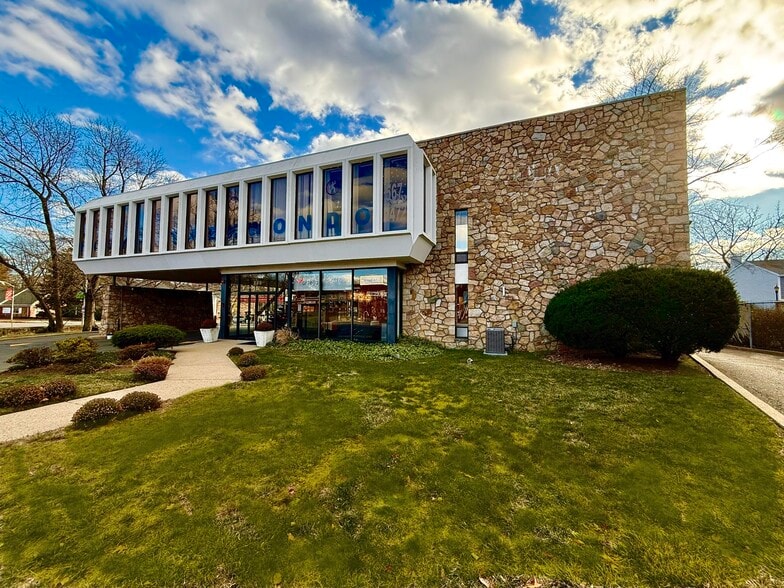 More Photos Of 350 Madison Ave, Cresskill Office For Sale