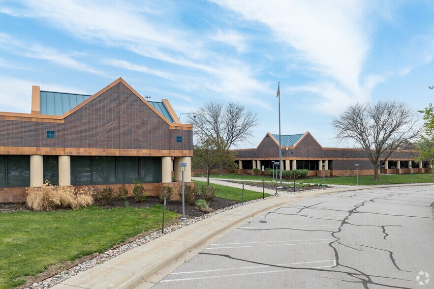 More Photos Of 222 S 84th St, Lincoln Office For Sale