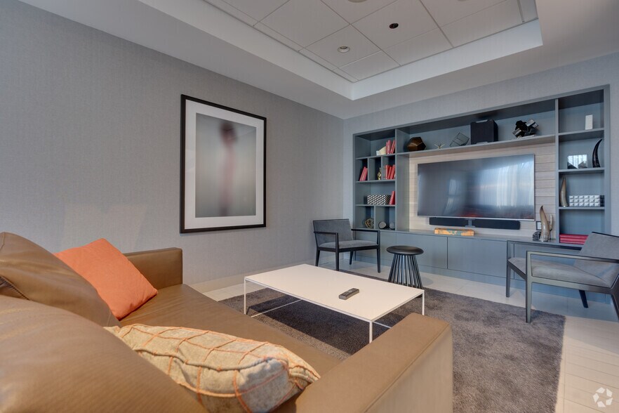 More Photos Of 637-643 N Wells St, Chicago Apartments For Lease