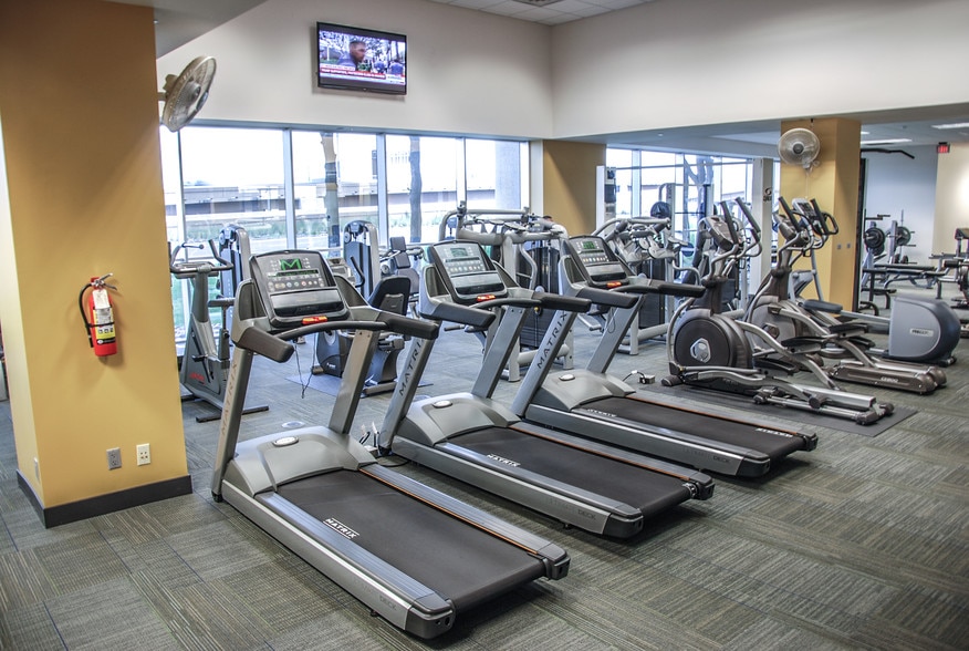 More Photos Of 3030 Lyndon B Johnson Fwy, Dallas Office For Lease