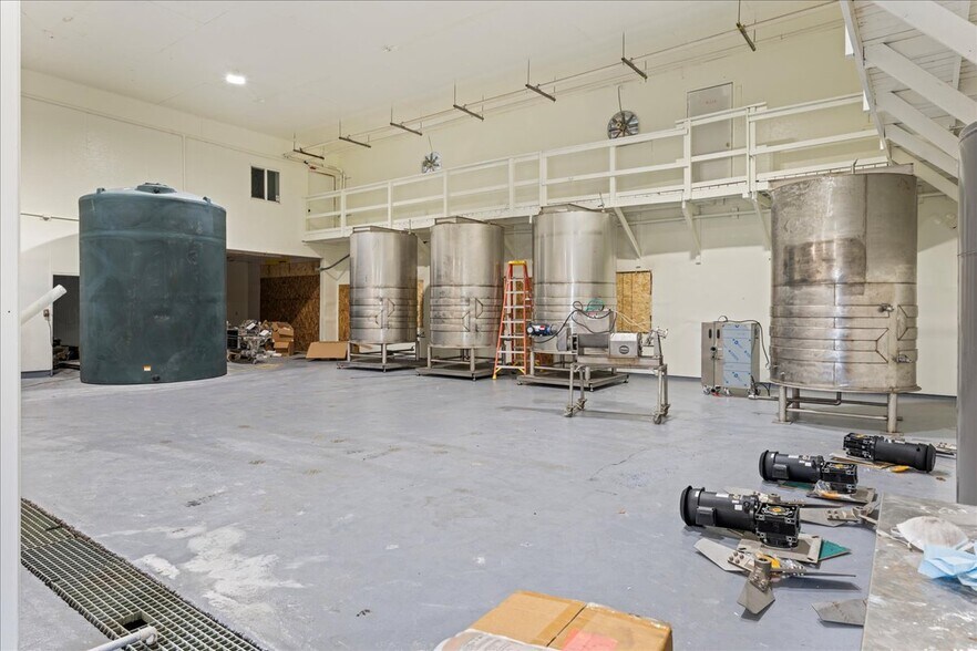 More Photos Of 3151 Waconda Rd NE, Gervais Warehouse For Lease