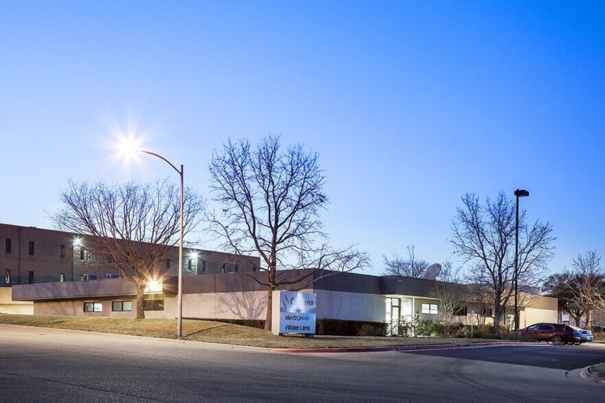 More Photos Of 1624 Headway Cir, Austin Research And Development For Lease