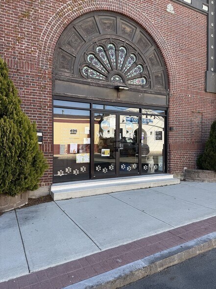 More Photos Of 64 Putnam St, Winthrop Storefront Retail Office For Lease
