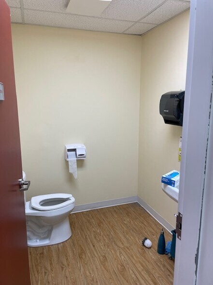 More Photos Of 1099 Boul Du Curé-Labelle, Blainville General Retail For Lease