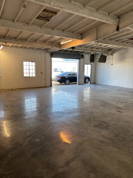 More Photos Of 1775-1783 Callens Rd, Ventura Warehouse For Lease