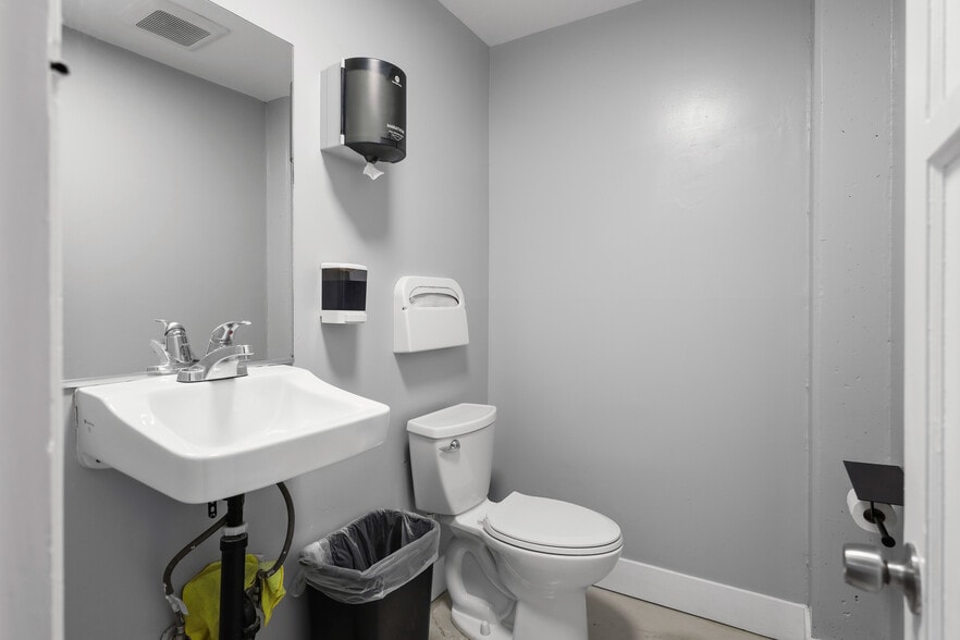 More Photos Of 4807-4827 E 49th St, Vernon Warehouse For Lease