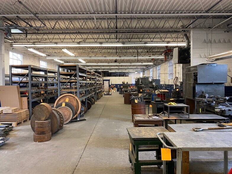 More Photos Of 7600 Exchange St, Valley View Manufacturing For Lease