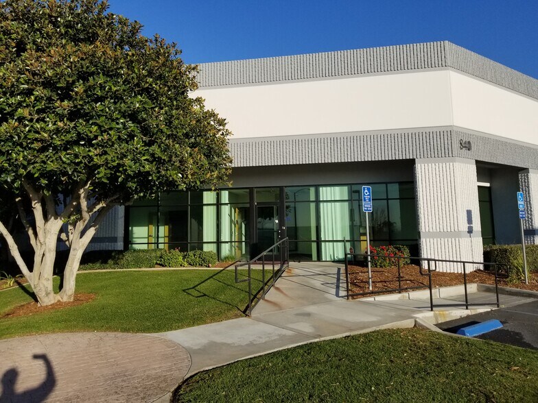 More Photos Of 840 S Rochester Ave, Ontario Showroom For Lease