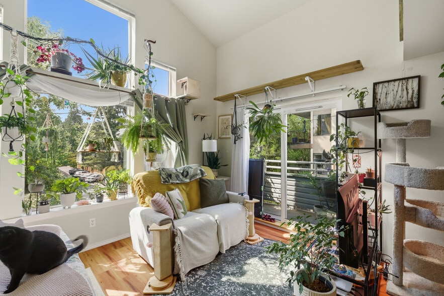 More Photos Of 13310 Greenwood Ave N, Seattle Apartments For Sale