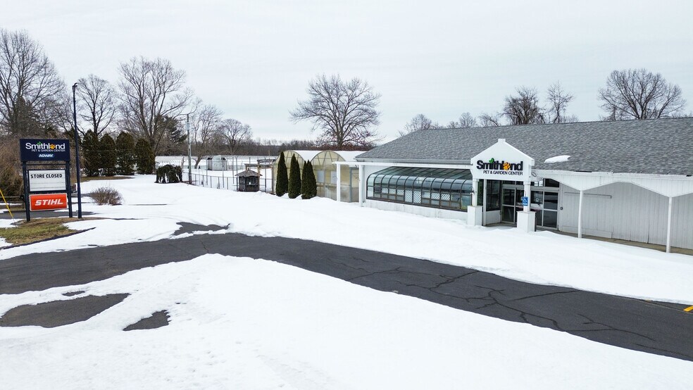 More Photos Of 147 Meriden Rd, Middlefield Garden Center For Lease