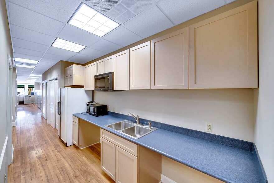 More Photos Of 124 S York Rd, Hatboro Office For Sale