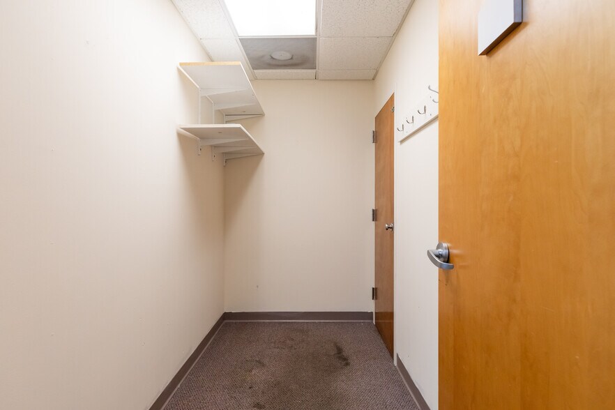 More Photos Of 640 S Walker St, Bloomington Medical For Sale