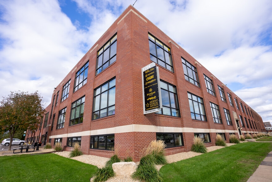 More Photos Of 1621-1701 E Hennepin Ave, Minneapolis Loft Creative Space For Lease