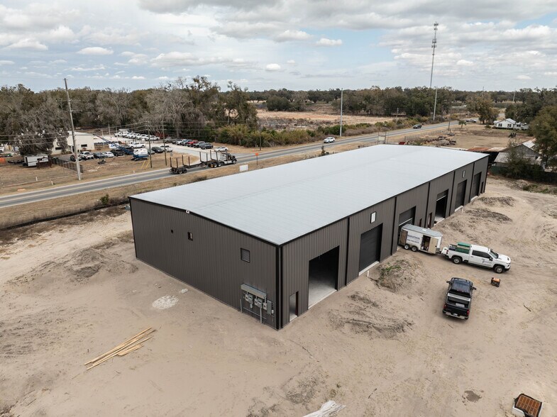 More Photos Of 3023 E C 48, Center Hill Warehouse For Lease