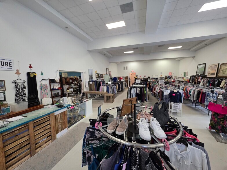 More Photos Of 4371 Bluffton Parkway, Bluffton Storefront Retail Office For Lease