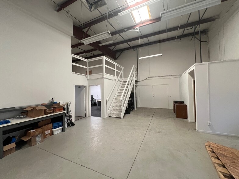 More Photos Of 401 Victor Way, Salinas Warehouse For Lease