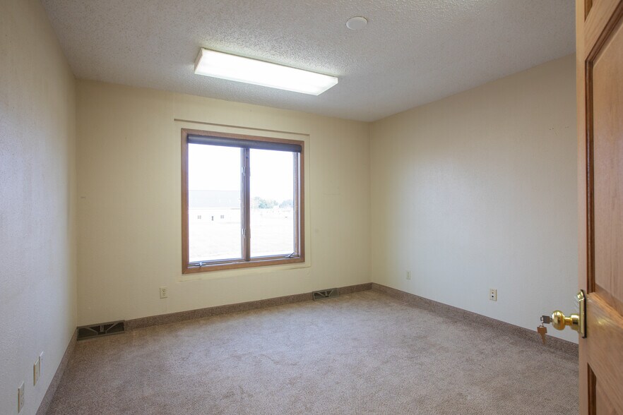 More Photos Of 1411 W Dakota Pkwy, Williston Office For Lease