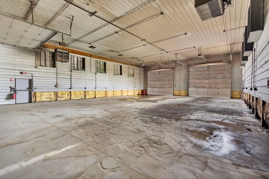 More Photos Of 287 Evergreen Rd, Strafford Industrial For Lease