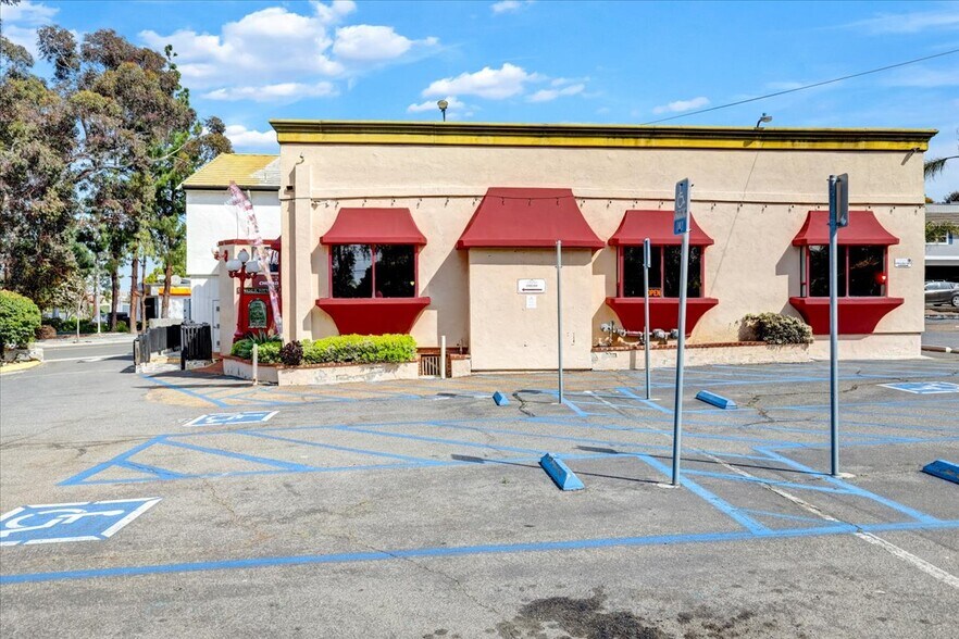 More Photos Of 3050 Pio Pico Dr, Carlsbad Restaurant For Sale