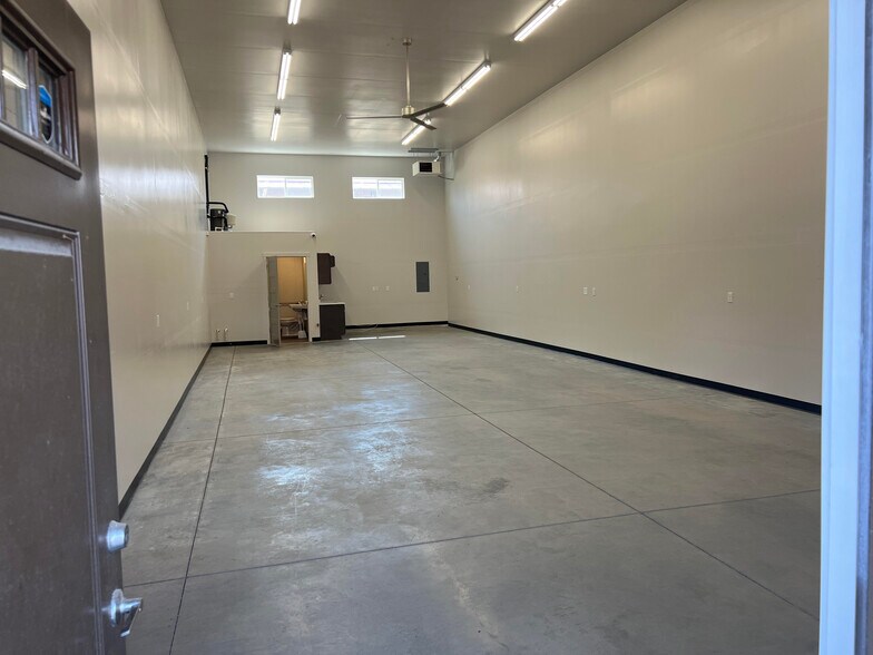 More Photos Of 388 Larkspur St, Ponderay Specialty For Lease