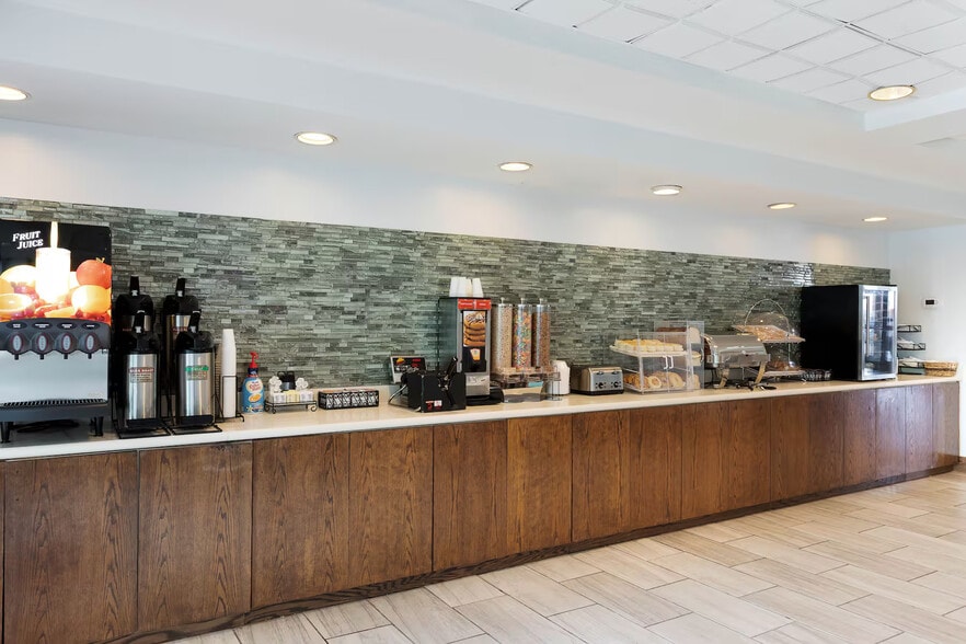 More Photos Of 1201 Avenue H, Carter Lake Hospitality For Sale