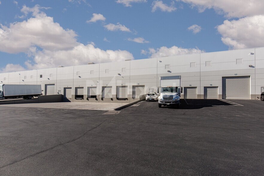 More Photos Of 7650 Dean Martin Dr, Las Vegas Distribution For Lease