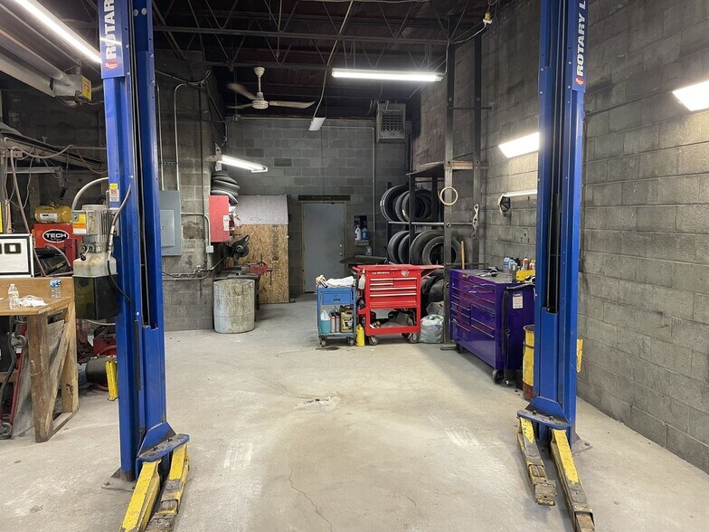 More Photos Of 631 Gratiot Ave, Saginaw Auto Repair For Sale