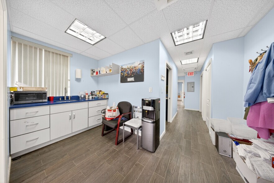 More Photos Of 13701 Northern Blvd, Flushing Storefront Retail Office For Sale