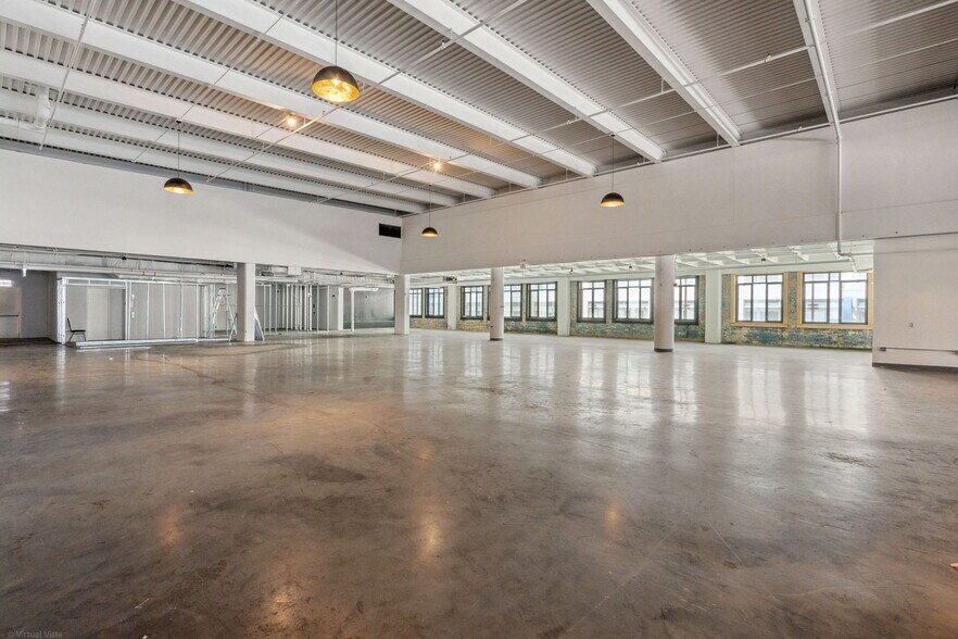 More Photos Of 360 N State St, Chicago General Retail For Sale