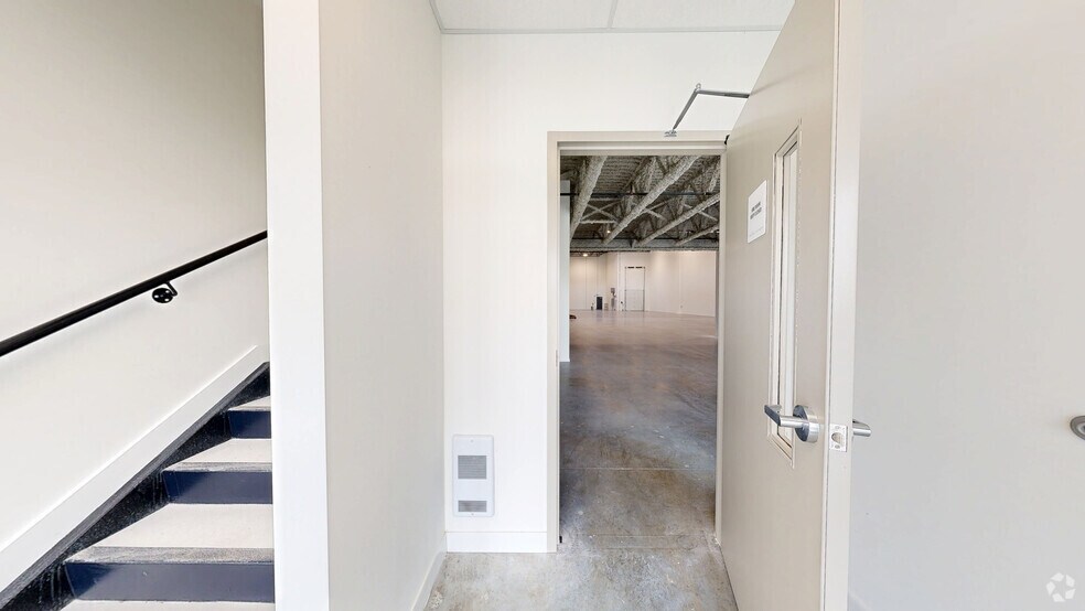 More Photos Of 7 King Edward St, Coquitlam Warehouse For Sale