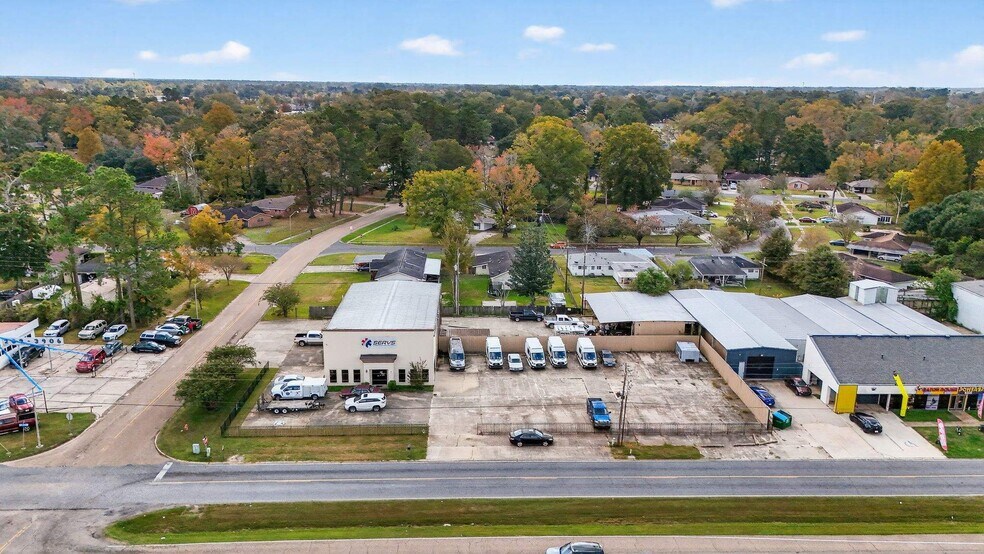 More Photos Of 15590 Florida Blvd, Baton Rouge Showroom For Sale