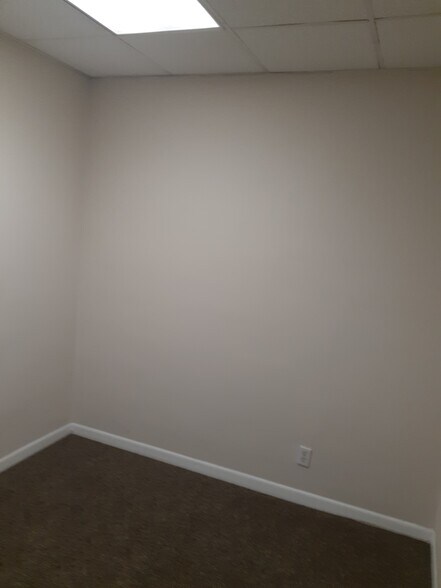 More Photos Of 7120-7190 Seminole Blvd, Seminole Office For Lease