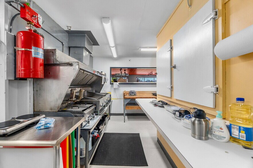 More Photos Of 402 Montesano St, Westport Flex For Sale