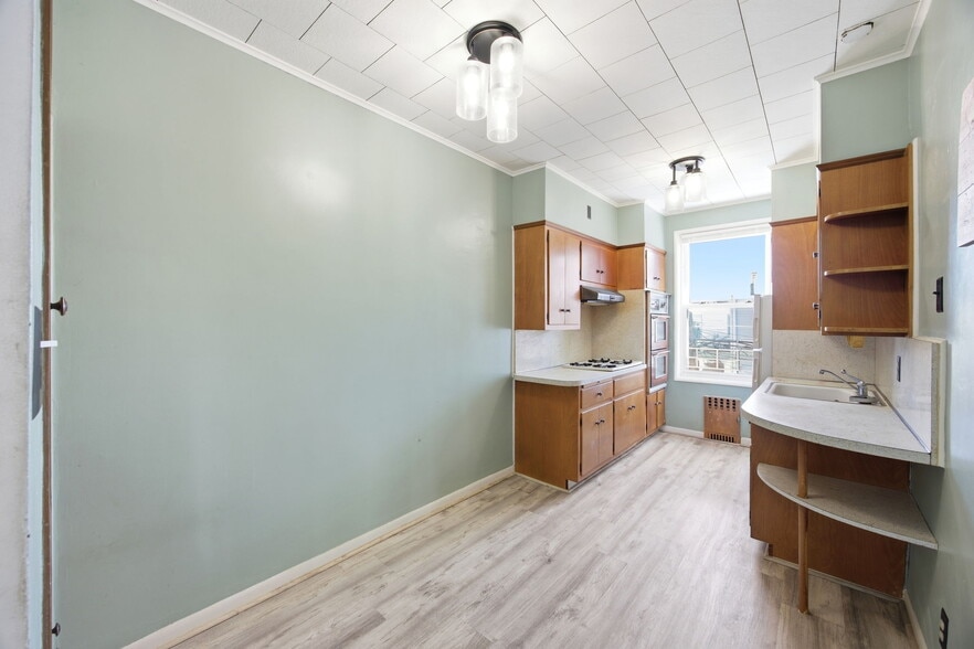 More Photos Of 7861 75th St, Glendale Multifamily For Sale