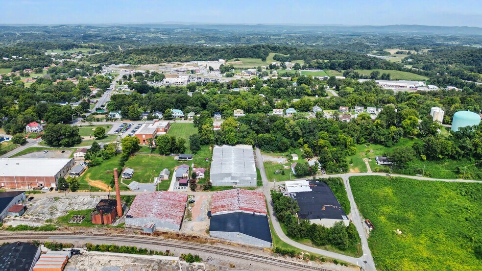 More Photos Of 237 Loretta St, Greeneville Industrial For Sale